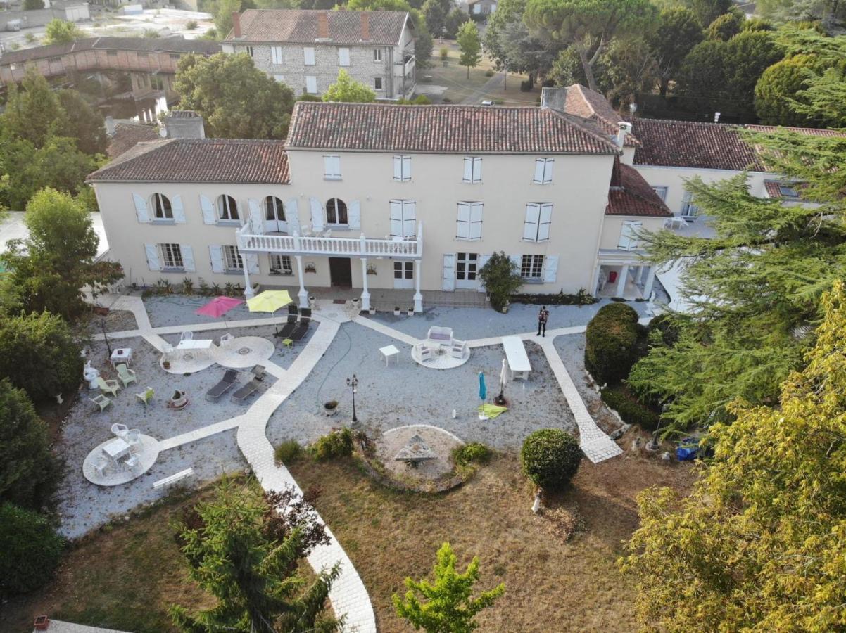 Le Clos Des Cedres B&B Ла Рошфуко Екстериор снимка