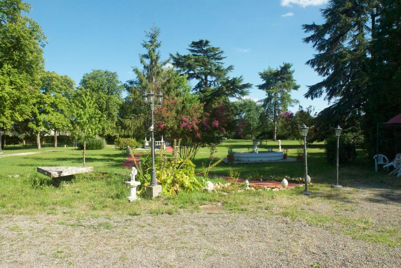 Le Clos Des Cedres B&B Ла Рошфуко Екстериор снимка