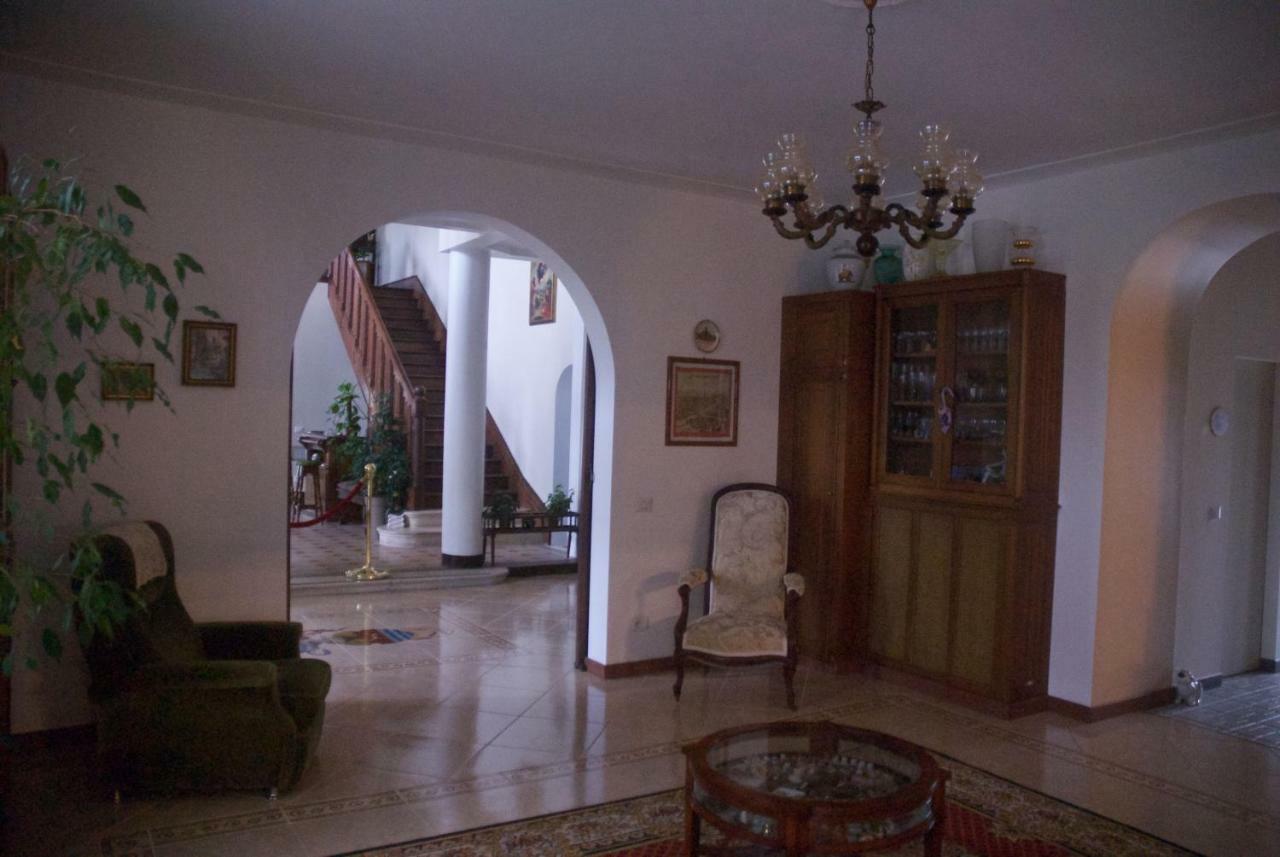 Le Clos Des Cedres B&B Ла Рошфуко Екстериор снимка