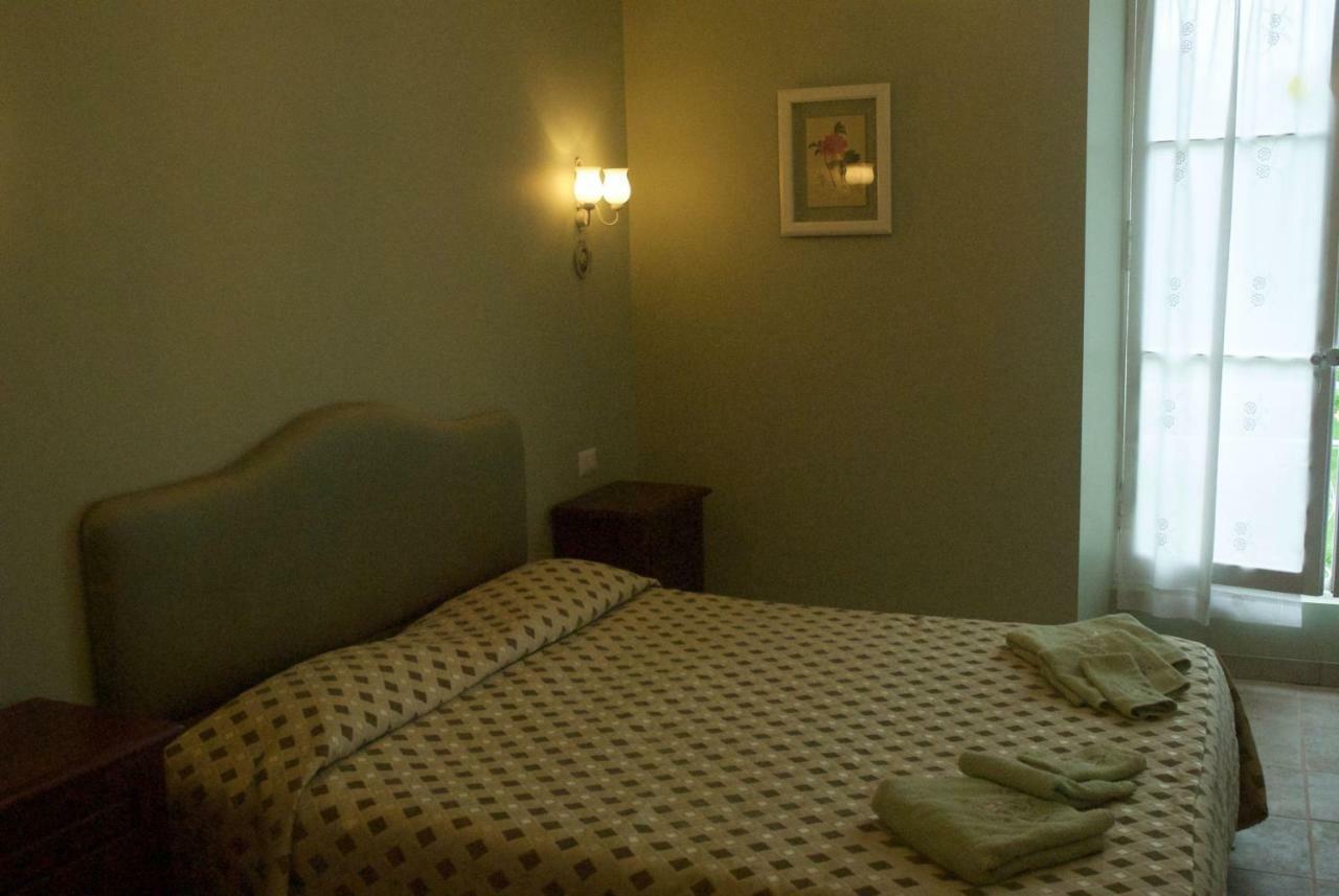Le Clos Des Cedres B&B Ла Рошфуко Екстериор снимка