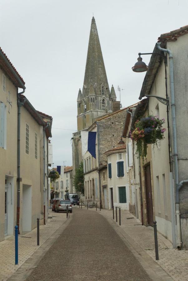 Le Clos Des Cedres B&B Ла Рошфуко Екстериор снимка
