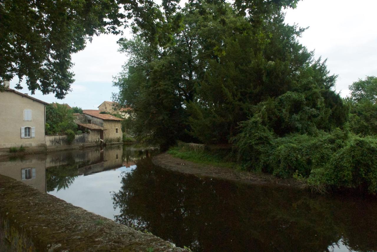 Le Clos Des Cedres B&B Ла Рошфуко Екстериор снимка